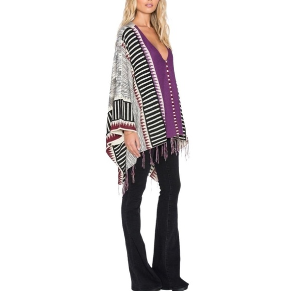 minkpink RevolveTribe Wars Knit Poncho Gray and Fuchsia One Size - Picture 2 of 8